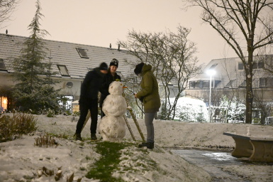 Sneeuw bij Centraal Wonen Sneeuw