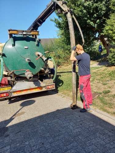 Put schoonmaken bij de CR put
